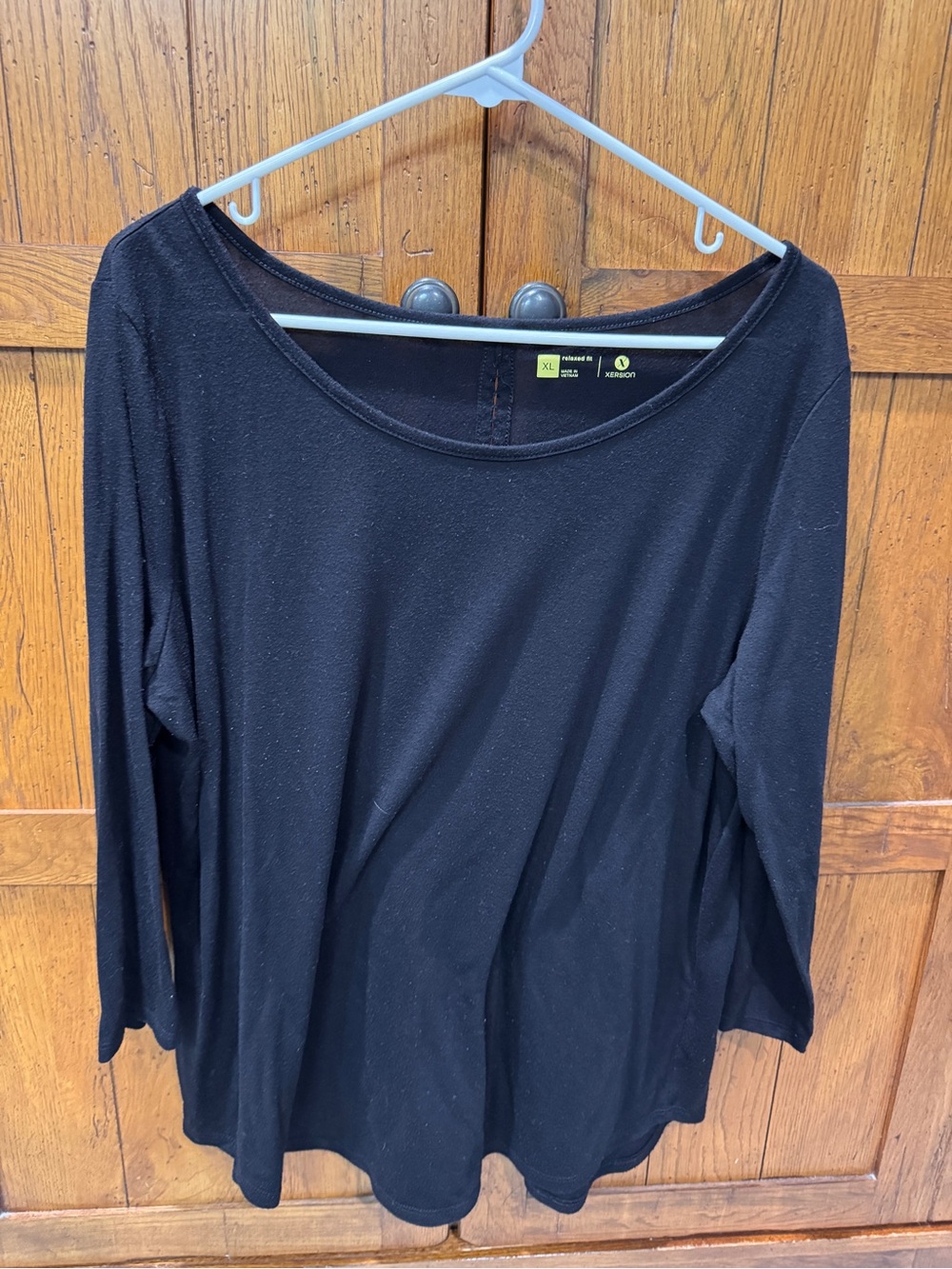 Xersion Black Long-Sleeve Scoop Neck Top